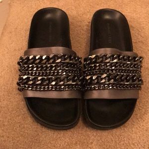 COPY - Kendall and Kylie chain slides. Size 8